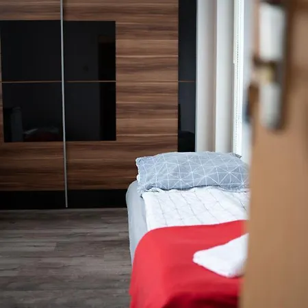 Nad Pizzeria Homestay Poznan